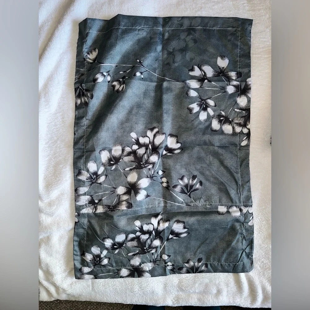 NIP Twin Duvet Cover with 2 Pillow Cases